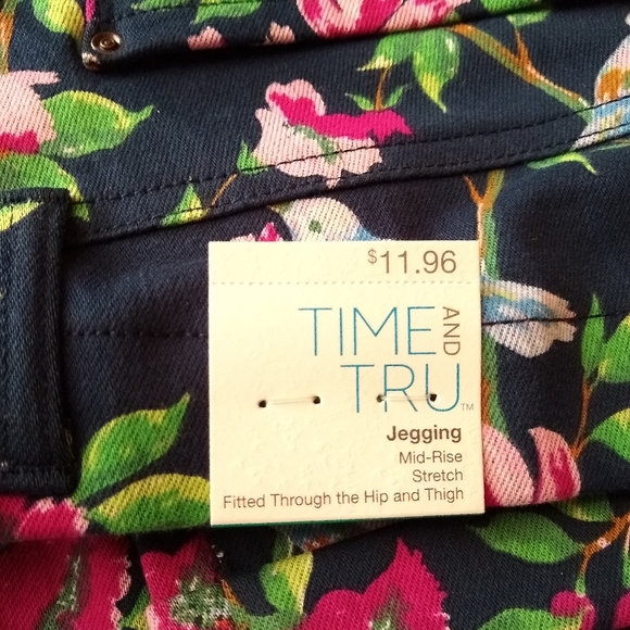 NWT Time and Tru Floral Leggings - Picture 4 of 9
